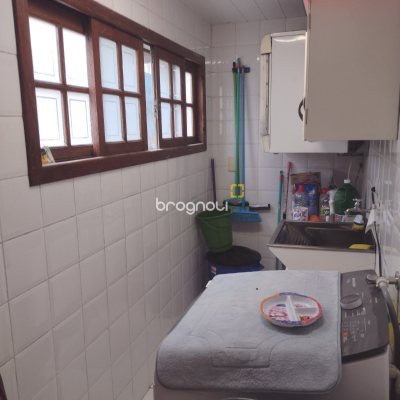 Casa com 305m², 3 quartos (sendo 2 suítes), 3 garagens, no bairro Ingleses do Rio Vermelho em Florianópolis