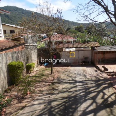Casa com 305m², 3 quartos (sendo 2 suítes), 3 garagens, no bairro Ingleses do Rio Vermelho em Florianópolis