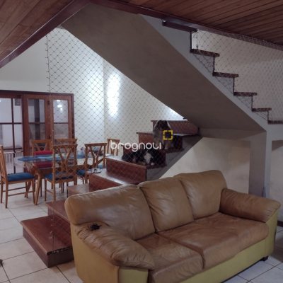 Casa com 305m², 3 quartos (sendo 2 suítes), 3 garagens, no bairro Ingleses do Rio Vermelho em Florianópolis