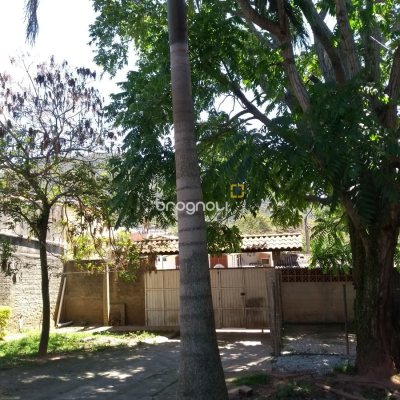 Casa com 305m², 3 quartos (sendo 2 suítes), 3 garagens, no bairro Ingleses do Rio Vermelho em Florianópolis