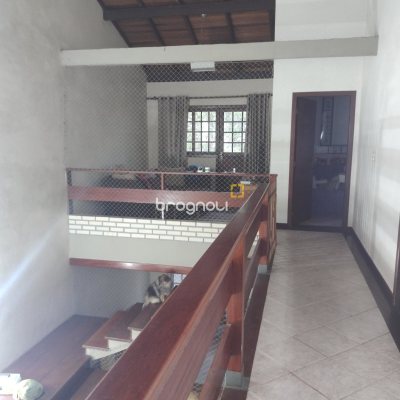 Casa com 305m², 3 quartos (sendo 2 suítes), 3 garagens, no bairro Ingleses do Rio Vermelho em Florianópolis