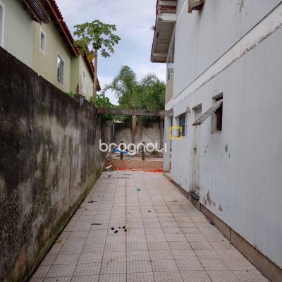 Casa com 305m², 3 quartos (sendo 2 suítes), 3 garagens, no bairro Ingleses do Rio Vermelho em Florianópolis