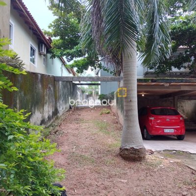 Casa com 305m², 3 quartos (sendo 2 suítes), 3 garagens, no bairro Ingleses do Rio Vermelho em Florianópolis