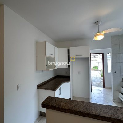 Casa Comercial com 200m², 3 quartos (sendo 1 suíte), 1 garagem, no bairro Jardim Eldorado em Palhoça