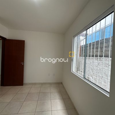 Casa Comercial com 200m², 3 quartos (sendo 1 suíte), 1 garagem, no bairro Jardim Eldorado em Palhoça