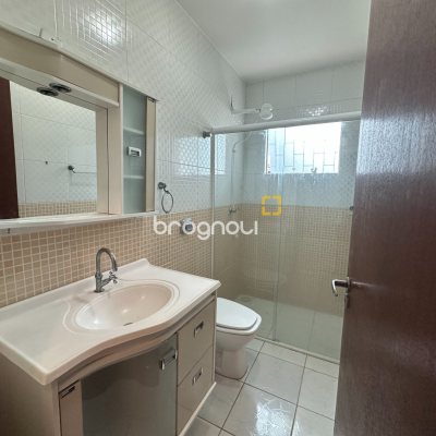 Casa Comercial com 200m², 3 quartos (sendo 1 suíte), 1 garagem, no bairro Jardim Eldorado em Palhoça