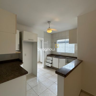 Casa Comercial com 200m², 3 quartos (sendo 1 suíte), 1 garagem, no bairro Jardim Eldorado em Palhoça