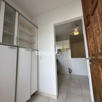 Casa Comercial com 200m², 3 quartos (sendo 1 suíte), 1 garagem, no bairro Jardim Eldorado em Palhoça
