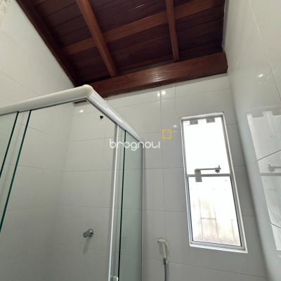 Casa Comercial com 200m², 3 quartos (sendo 1 suíte), 1 garagem, no bairro Jardim Eldorado em Palhoça