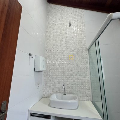 Casa Comercial com 200m², 3 quartos (sendo 1 suíte), 1 garagem, no bairro Jardim Eldorado em Palhoça