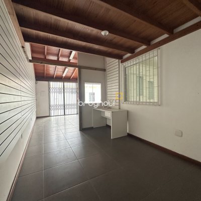 Casa Comercial com 200m², 3 quartos (sendo 1 suíte), 1 garagem, no bairro Jardim Eldorado em Palhoça