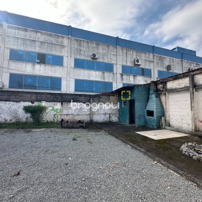 Casa Comercial com 200m², 3 quartos (sendo 1 suíte), 1 garagem, no bairro Jardim Eldorado em Palhoça