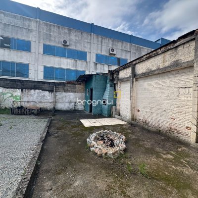 Casa Comercial com 200m², 3 quartos (sendo 1 suíte), 1 garagem, no bairro Jardim Eldorado em Palhoça