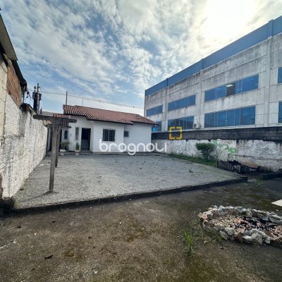 Casa Comercial com 200m², 3 quartos (sendo 1 suíte), 1 garagem, no bairro Jardim Eldorado em Palhoça