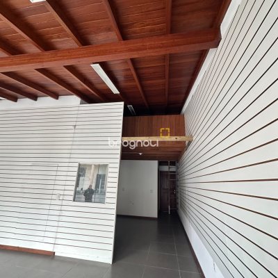 Casa Comercial com 200m², 3 quartos (sendo 1 suíte), 1 garagem, no bairro Jardim Eldorado em Palhoça
