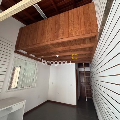 Casa Comercial com 200m², 3 quartos (sendo 1 suíte), 1 garagem, no bairro Jardim Eldorado em Palhoça
