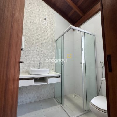 Casa Comercial com 200m², 3 quartos (sendo 1 suíte), 1 garagem, no bairro Jardim Eldorado em Palhoça
