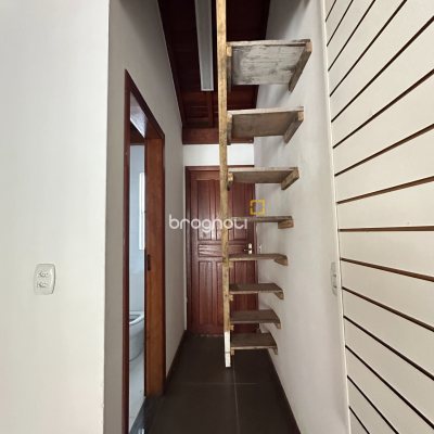 Casa Comercial com 200m², 3 quartos (sendo 1 suíte), 1 garagem, no bairro Jardim Eldorado em Palhoça