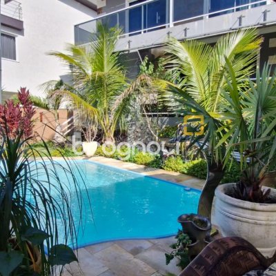 Casa de Condomínio com 400m², 4 quartos (sendo 4 suítes), 2 garagens, no bairro Ingleses do Rio Vermelho em Florianópolis