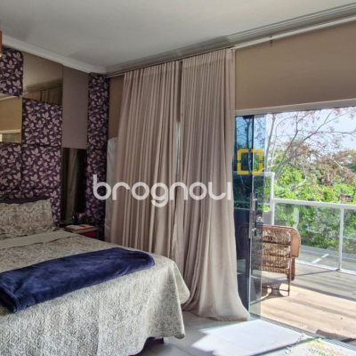 Casa de Condomínio com 400m², 4 quartos (sendo 4 suítes), 2 garagens, no bairro Ingleses do Rio Vermelho em Florianópolis
