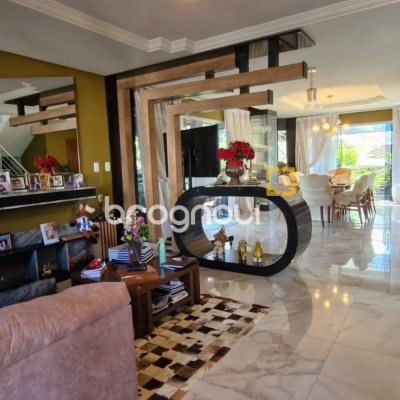 Casa de Condomínio com 400m², 4 quartos (sendo 4 suítes), 2 garagens, no bairro Ingleses do Rio Vermelho em Florianópolis