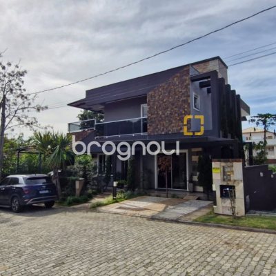 Casa de Condomínio com 400m², 4 quartos (sendo 4 suítes), 2 garagens, no bairro Ingleses do Rio Vermelho em Florianópolis
