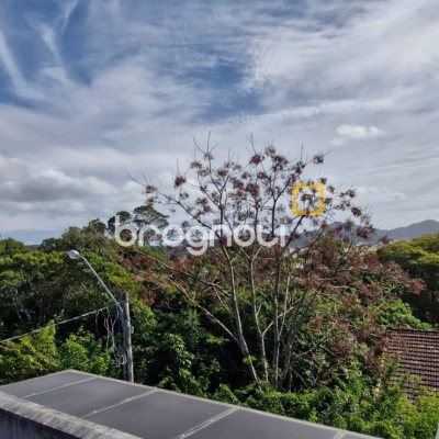 Casa de Condomínio com 400m², 4 quartos (sendo 4 suítes), 2 garagens, no bairro Ingleses do Rio Vermelho em Florianópolis
