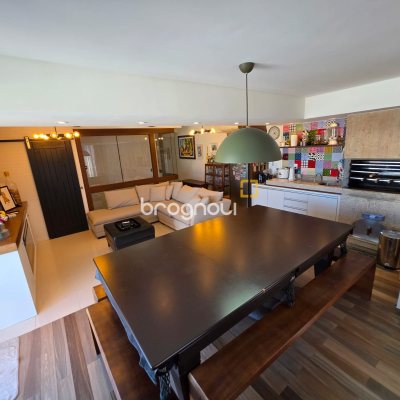 Cobertura com 223m², 5 quartos (sendo 1 suíte), 2 garagens, no bairro Trindade em Florianópolis