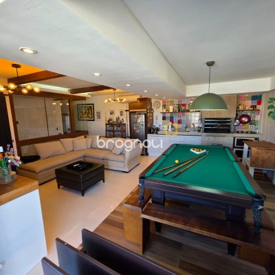 Cobertura com 223m², 5 quartos (sendo 1 suíte), 2 garagens, no bairro Trindade em Florianópolis