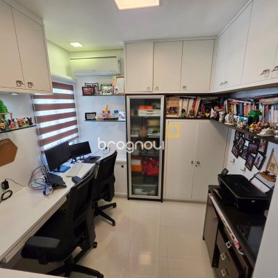 Cobertura com 223m², 5 quartos (sendo 1 suíte), 2 garagens, no bairro Trindade em Florianópolis