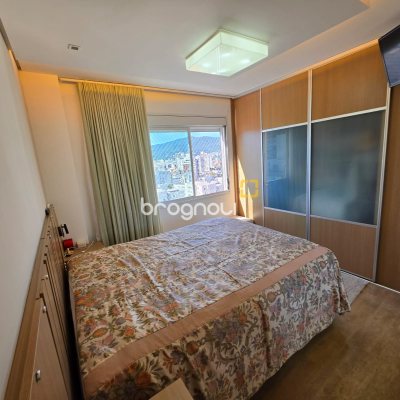 Cobertura com 223m², 5 quartos (sendo 1 suíte), 2 garagens, no bairro Trindade em Florianópolis