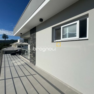 Casa de Condomínio com 261m², 4 quartos (sendo 4 suítes), 1 garagem, no bairro Cachoeira do Bom Jesus em Florianópolis