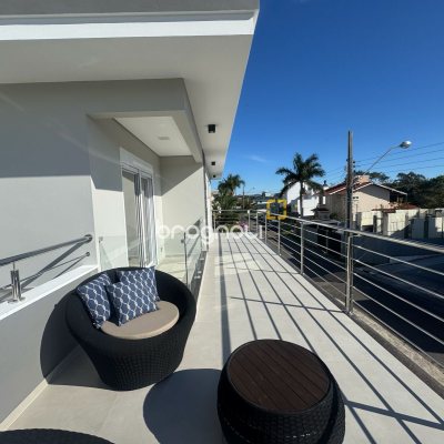 Casa de Condomínio com 261m², 4 quartos (sendo 4 suítes), 1 garagem, no bairro Cachoeira do Bom Jesus em Florianópolis