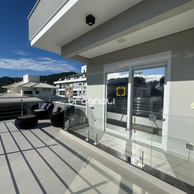 Casa de Condomínio com 261m², 4 quartos (sendo 4 suítes), 1 garagem, no bairro Cachoeira do Bom Jesus em Florianópolis