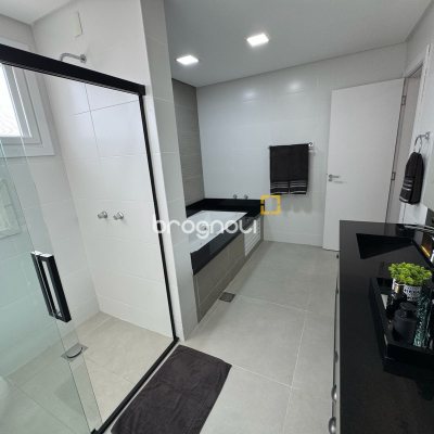 Casa de Condomínio com 261m², 4 quartos (sendo 4 suítes), 1 garagem, no bairro Cachoeira do Bom Jesus em Florianópolis