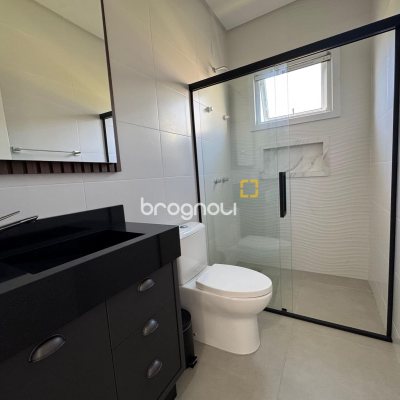 Casa de Condomínio com 261m², 4 quartos (sendo 4 suítes), 1 garagem, no bairro Cachoeira do Bom Jesus em Florianópolis