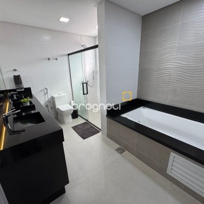 Casa de Condomínio com 261m², 4 quartos (sendo 4 suítes), 1 garagem, no bairro Cachoeira do Bom Jesus em Florianópolis