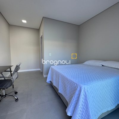 Casa de Condomínio com 261m², 4 quartos (sendo 4 suítes), 1 garagem, no bairro Cachoeira do Bom Jesus em Florianópolis