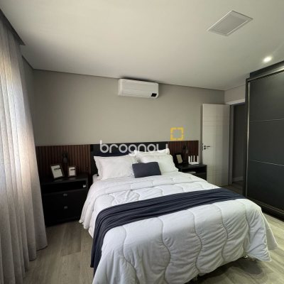 Casa de Condomínio com 261m², 4 quartos (sendo 4 suítes), 1 garagem, no bairro Cachoeira do Bom Jesus em Florianópolis