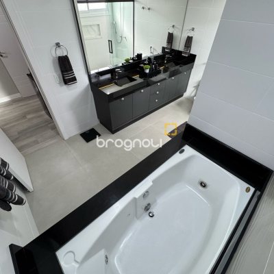 Casa de Condomínio com 261m², 4 quartos (sendo 4 suítes), 1 garagem, no bairro Cachoeira do Bom Jesus em Florianópolis