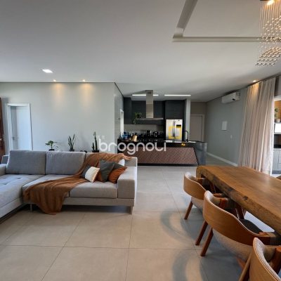 Casa de Condomínio com 261m², 4 quartos (sendo 4 suítes), 1 garagem, no bairro Cachoeira do Bom Jesus em Florianópolis