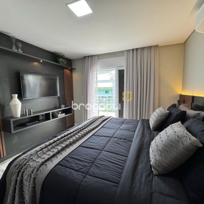 Casa de Condomínio com 261m², 4 quartos (sendo 4 suítes), 1 garagem, no bairro Cachoeira do Bom Jesus em Florianópolis