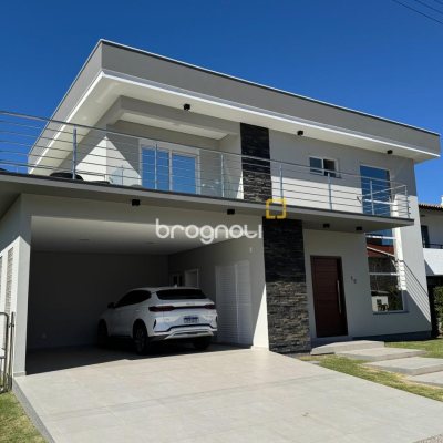 Casa de Condomínio com 261m², 4 quartos (sendo 4 suítes), 1 garagem, no bairro Cachoeira do Bom Jesus em Florianópolis