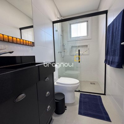 Casa de Condomínio com 261m², 4 quartos (sendo 4 suítes), 1 garagem, no bairro Cachoeira do Bom Jesus em Florianópolis