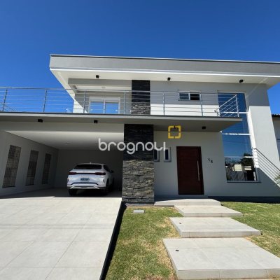 Casa de Condomínio com 261m², 4 quartos (sendo 4 suítes), 1 garagem, no bairro Cachoeira do Bom Jesus em Florianópolis