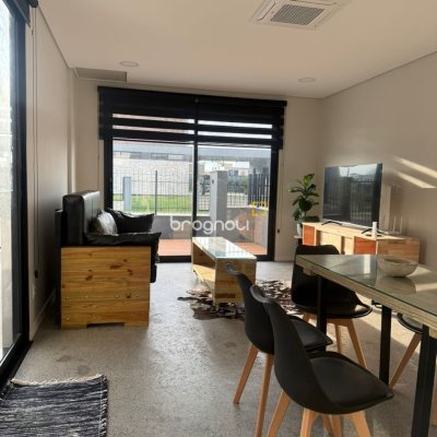 Casa com 165m², 3 quartos (sendo 3 suítes), 2 garagens, no bairro Campeche em Florianópolis