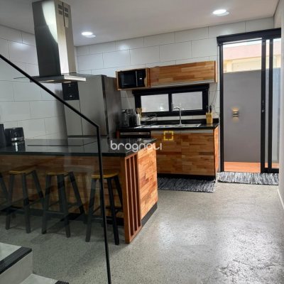 Casa com 165m², 3 quartos (sendo 3 suítes), 2 garagens, no bairro Campeche em Florianópolis