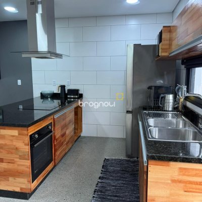 Casa com 165m², 3 quartos (sendo 3 suítes), 2 garagens, no bairro Campeche em Florianópolis