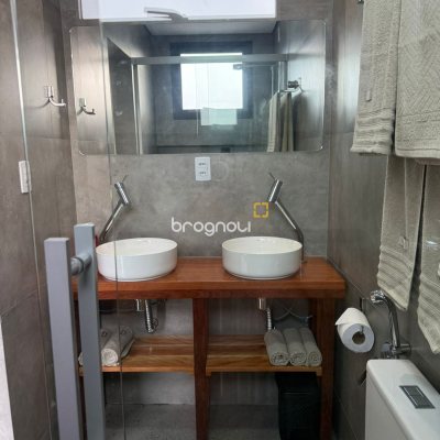 Casa com 165m², 3 quartos (sendo 3 suítes), 2 garagens, no bairro Campeche em Florianópolis