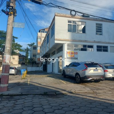 Prédio com 340m², no bairro Trindade em Florianópolis